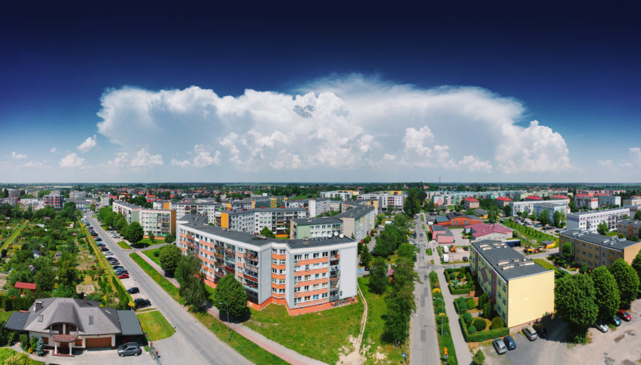 Chmury nad miastem by Wojciech Grzanka
